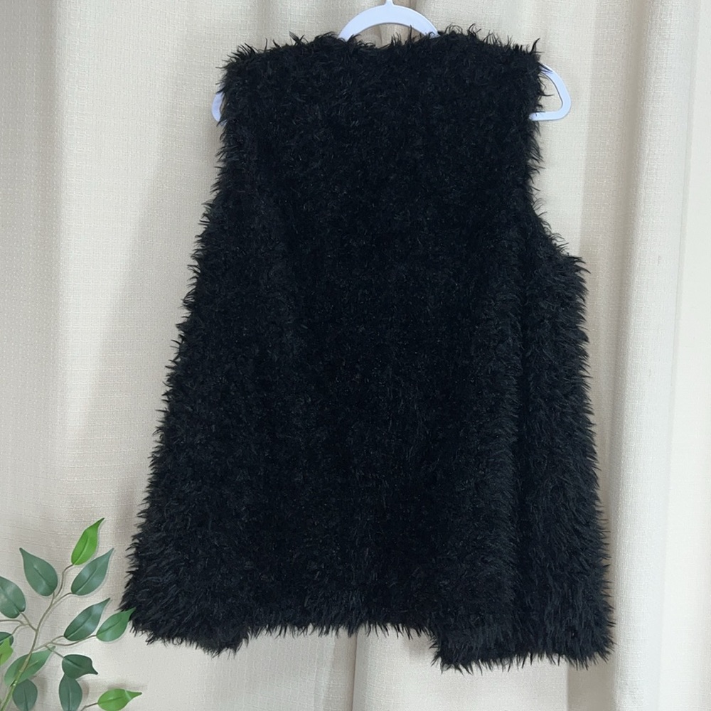 MADDEN GIRL faux fur black vest - Picture 10 of 16